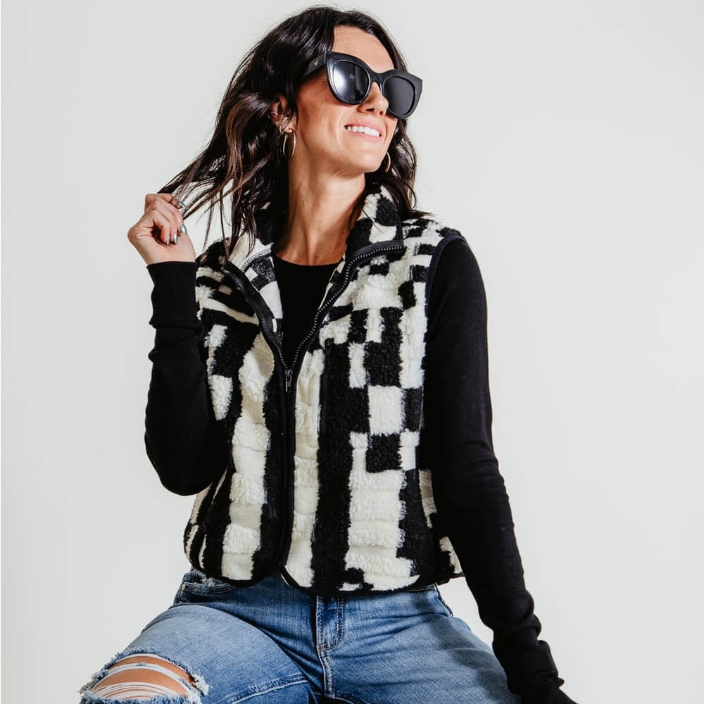 Very J Black Cream Geometric Design Sherpa Zip Vest Small NWT